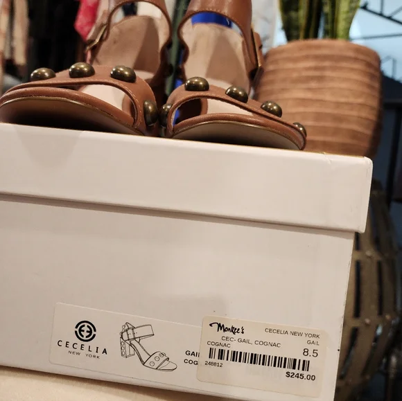 Cecelia Studded Block Sandals NEW - Picture 6 of 6